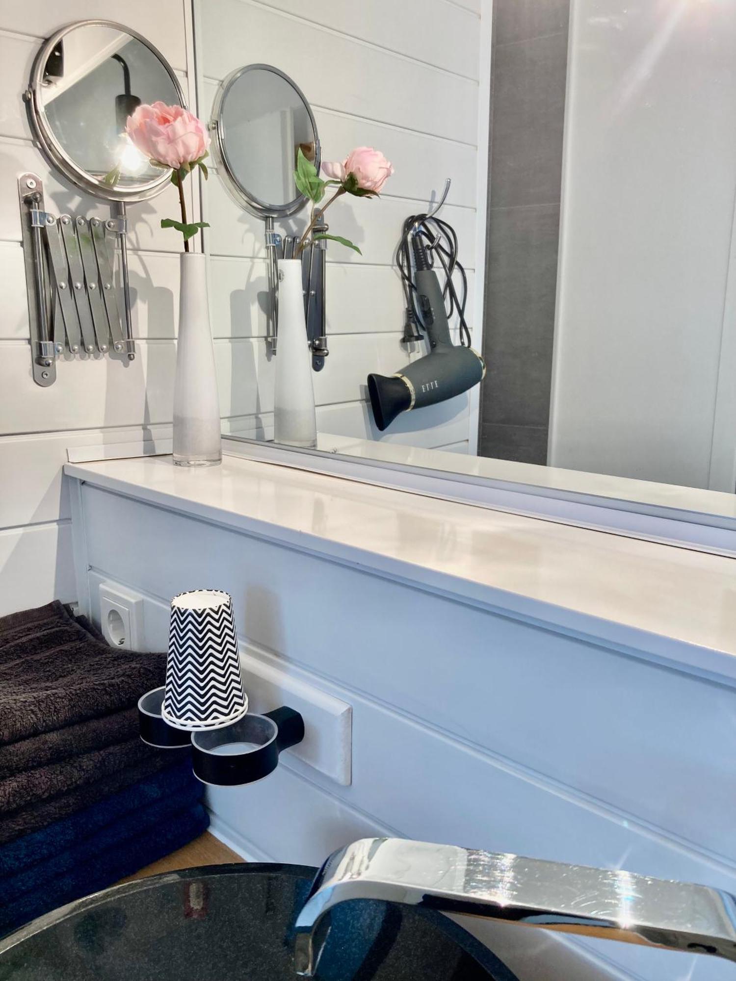 Living At Saarpartments - Adultsonly - Business & Holiday Homes With Kitchen For Long- And Short Term Stay, 3 Min To St Johanner Markt And Points Of Interest Saarbrücken Eksteriør bilde