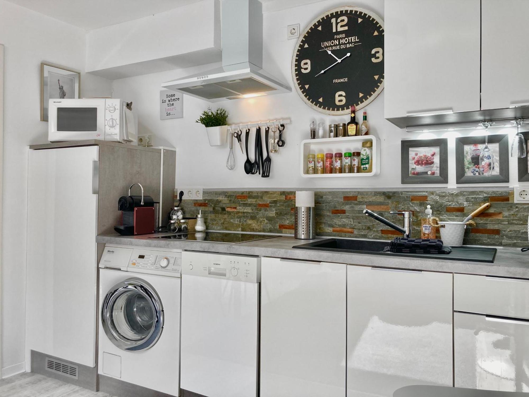 Living At Saarpartments - Adultsonly - Business & Holiday Homes With Kitchen For Long- And Short Term Stay, 3 Min To St Johanner Markt And Points Of Interest Saarbrücken Eksteriør bilde